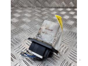 Gebruikte Kachel Weerstand Mazda 2 (NB/NC/ND/NE) 1.4 16V Prijs € 25,00 Margeregeling aangeboden door de Nollen autorecycling