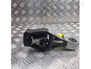 Gebruikte Versnellingsbak Steun Peugeot Expert (V1/VA/VB/VE/VF/VT/VY) 1.6 Blue HDi 95 16V Prijs € 24,20 Inclusief btw aangeboden door de Nollen autorecycling