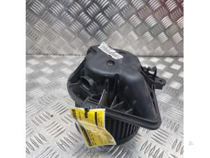 Gebruikte Chaufage Ventilatiemotor Opel Vivaro 1.9 DI Prijs € 45,00 Margeregeling aangeboden door de Nollen autorecycling