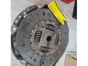 Gebruikte Koppelingsset (compleet) Opel Vivaro 1.9 DI Prijs op aanvraag aangeboden door de Nollen autorecycling