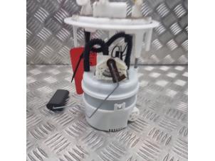 Gebruikte Tank element Pomp Opel Corsa F (UB/UH/UP) 1.2 12V 75 Prijs € 75,00 Margeregeling aangeboden door de Nollen autorecycling