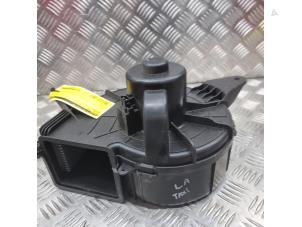 Gebruikte Kachel Ventilatiemotor Mercedes Vito (639.7) 2.2 116 CDI 16V Euro 5 Prijs € 72,60 Inclusief btw aangeboden door de Nollen autorecycling