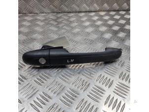 Gebruikte Portiergreep 2Deurs links Mercedes Vito (639.7) 2.2 116 CDI 16V Euro 5 Prijs € 29,95 Margeregeling aangeboden door de Nollen autorecycling