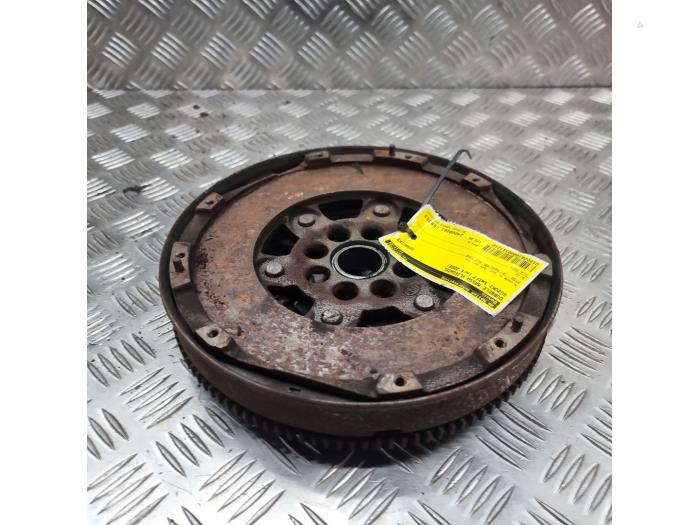 Gebruikte Vliegwiel dubbele massa Suzuki Swift (ZA/ZC/ZD1/2/3/9) 1.3 D 16V Prijs € 125,00 Margeregeling aangeboden door de Nollen autorecycling