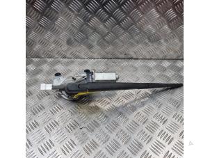 Gebruikte Ruitenwismotor + Mechaniek Kia Rio II (DE) 1.4 16V Prijs € 49,95 Margeregeling aangeboden door de Nollen autorecycling