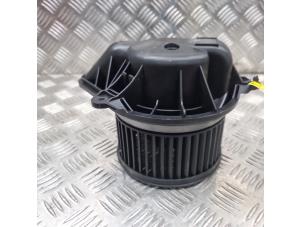 Gebruikte Chaufage Ventilatiemotor Renault Scénic I (JA) 1.6 16V Prijs € 40,00 Margeregeling aangeboden door de Nollen autorecycling