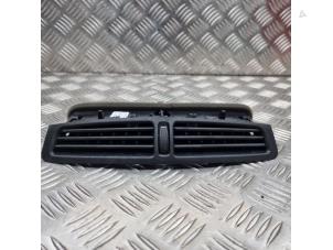 Gebruikte Luchtrooster Dashboard Ford Kuga II (DM2) 1.5 EcoBoost 16V 120 Prijs € 30,00 Margeregeling aangeboden door de Nollen autorecycling