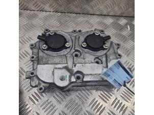 Gebruikte Distributiedeksel Mercedes GLA (156.9) 1.6 180 16V Prijs € 40,00 Margeregeling aangeboden door de Nollen autorecycling