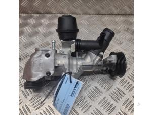 Gebruikte Koelvloeistof pomp Mercedes GLA (156.9) 1.6 180 16V Prijs op aanvraag aangeboden door de Nollen autorecycling