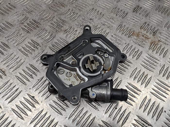 Gebruikte Vacuumpomp (Benzine) Mercedes GLA (156.9) 1.6 180 16V Prijs € 45,00 Margeregeling aangeboden door autodemontage denollen