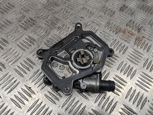 Gebruikte Vacuumpomp (Benzine) Mercedes GLA (156.9) 1.6 180 16V Prijs € 45,00 Margeregeling aangeboden door de Nollen autorecycling