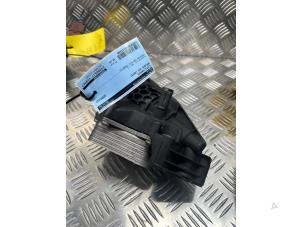 Gebruikte Oliefilterhuis Mercedes GLA (156.9) 1.6 180 16V Prijs € 40,00 Margeregeling aangeboden door de Nollen autorecycling