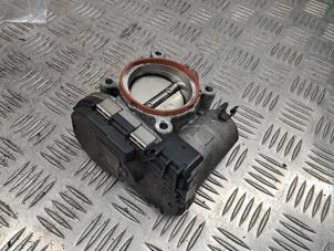 Gebruikte Gasklephuis Mercedes A (W176) 1.6 A-200 16V Prijs € 50,00 Margeregeling aangeboden door de Nollen autorecycling