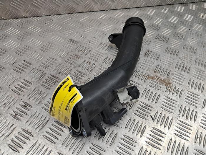 Gebruikte Intercooler Buis Mercedes GLA (156.9) 1.6 180 16V Prijs op aanvraag aangeboden door autodemontage denollen