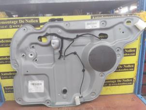 Gebruikte Ruitmechaniek 4Deurs rechts-achter Volkswagen Touran (1T1/T2) 1.6 FSI 16V Prijs € 35,00 Margeregeling aangeboden door de Nollen autorecycling