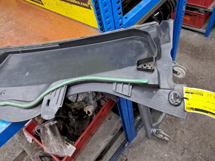 Gebruikte Paravan Mercedes A (W176) 2.0 A-250 Turbo 16V Prijs € 40,00 Margeregeling aangeboden door autodemontage denollen