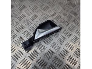 Gebruikte Deurgreep 4Deurs links-voor Mercedes A (W176) 2.0 A-250 Turbo 16V Prijs € 19,95 Margeregeling aangeboden door de Nollen autorecycling