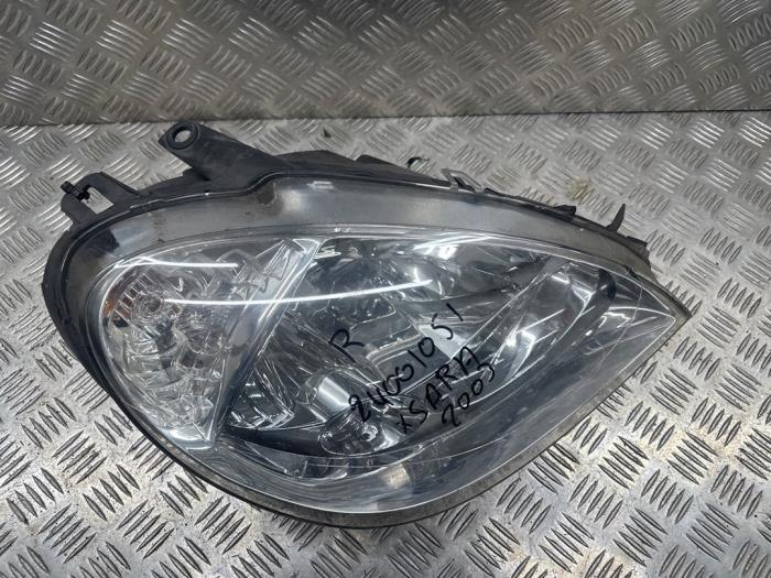 Koplamp rechts van een Citroën Xsara (N1) 1.6 16V 2003