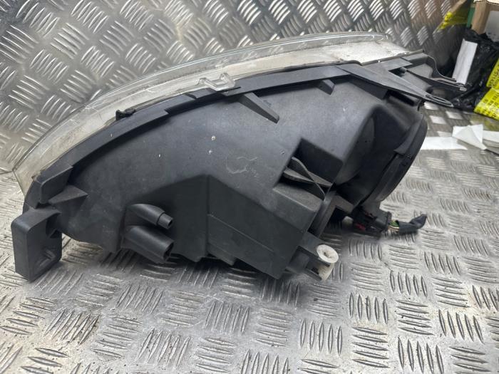 Koplamp rechts van een Citroën Xsara (N1) 1.6 16V 2003