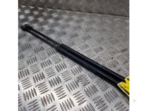 Gebruikte Set Gasdempers Achterklep Mercedes A (W176) 2.0 A-250 Turbo 16V Prijs € 29,95 Margeregeling aangeboden door de Nollen autorecycling