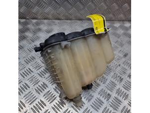 Gebruikte Expansievat Jaguar XE 2.0 D E-Performance 16V Prijs € 34,95 Margeregeling aangeboden door de Nollen autorecycling