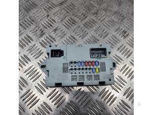 Gebruikte Zekeringkast Jaguar XE 2.0 D E-Performance 16V Prijs € 49,95 Margeregeling aangeboden door de Nollen autorecycling