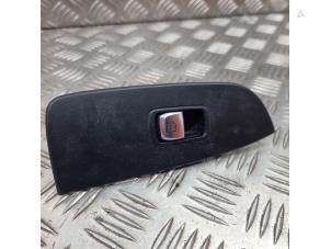 Gebruikte Schakelaar Elektrisch Raam Mercedes Vito (447.6) 1.6 109 CDI 16V Prijs € 19,95 Margeregeling aangeboden door de Nollen autorecycling