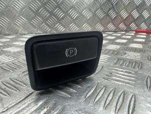 Gebruikte Handrem schakelaar Mercedes A (W176) 2.0 A-250 Turbo 16V Prijs € 20,00 Margeregeling aangeboden door de Nollen autorecycling