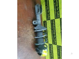 Gebruikte Mac Phersonpoot links-voor Nissan Pixo (D31S) 1.0 12V Prijs € 50,00 Margeregeling aangeboden door de Nollen autorecycling