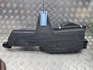 Gebruikte Luchtfilterhuis BMW 3 serie Touring (F31) 318d 2.0 16V Prijs € 50,00 Margeregeling aangeboden door de Nollen autorecycling