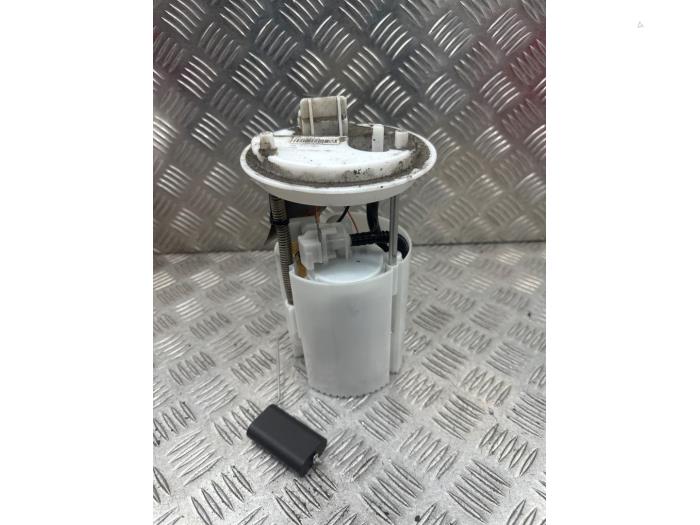 Gebruikte Tank element Pomp Opel Corsa E 1.4 16V Prijs € 39,95 Margeregeling aangeboden door autodemontage denollen