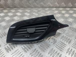 Gebruikte Luchtrooster Dashboard Opel Corsa E 1.4 16V Prijs € 22,50 Margeregeling aangeboden door de Nollen autorecycling