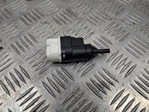 Gebruikte Schakelaar Remlicht Dacia Sandero II 0.9 TCE 12V Prijs € 14,95 Margeregeling aangeboden door de Nollen autorecycling