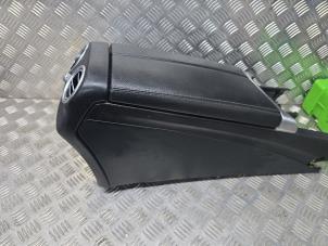 Gebruikte Armleuning Mercedes C (W205) C-220 2.2 CDI BlueTEC, C-220 d 16V Prijs € 90,00 Margeregeling aangeboden door de Nollen autorecycling