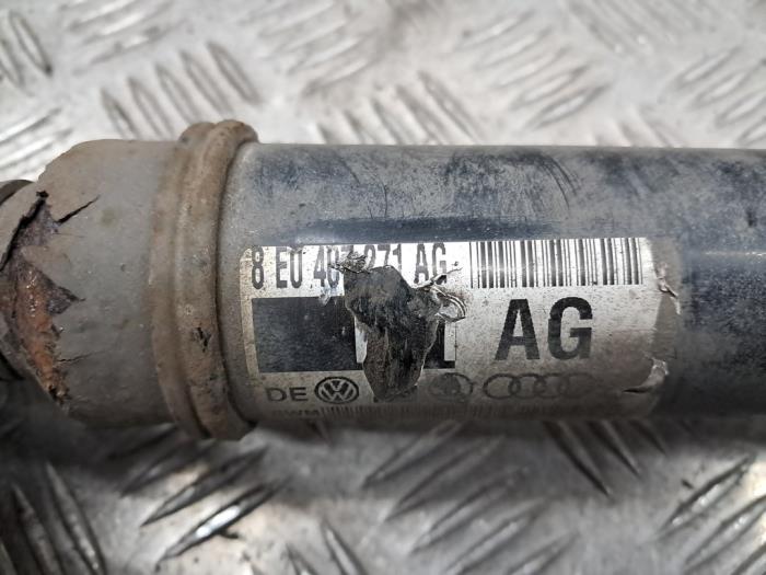 Gebruikte Aandrijfas links-voor Audi A4 (B6) 2.0 20V Prijs € 50,00 Margeregeling aangeboden door autodemontage denollen