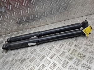 Gebruikte Schokdemper set Kia Rio (DC22/24) 1.5 16V Prijs € 60,00 Margeregeling aangeboden door de Nollen autorecycling