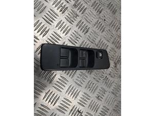 Gebruikte Ruit schakelaar elektrisch Subaru Forester (SF) 2.0 16V Prijs € 20,00 Margeregeling aangeboden door de Nollen autorecycling