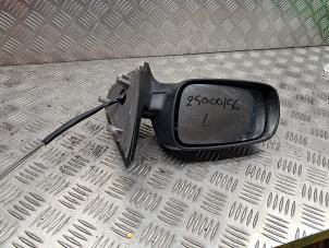 Gebruikte Spiegel Buiten links Seat Cordoba (6C2/6K2) 1.4 16V Prijs € 30,00 Margeregeling aangeboden door de Nollen autorecycling