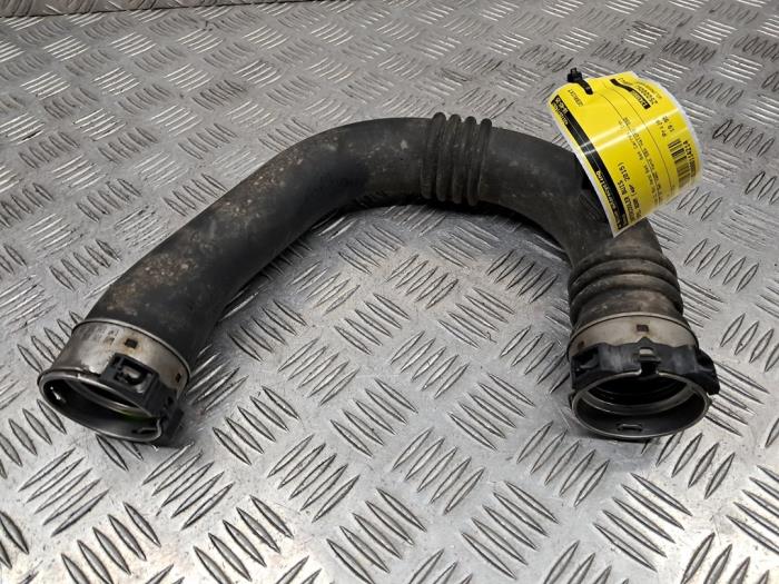Gebruikte Intercooler Buis Opel Adam 1.0 Ecotec 12V SIDI Turbo Prijs € 19,95 Margeregeling aangeboden door autodemontage denollen