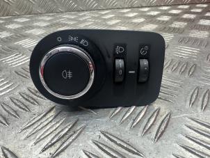 Gebruikte Licht Schakelaar Opel Adam 1.0 Ecotec 12V SIDI Turbo Prijs € 19,95 Margeregeling aangeboden door de Nollen autorecycling