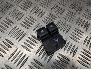 Gebruikte Raam schakelaar elektrisch Opel Adam 1.0 Ecotec 12V SIDI Turbo Prijs € 19,95 Margeregeling aangeboden door de Nollen autorecycling