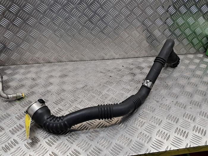 Gebruikte Intercooler Buis Mercedes Citan (415.6) 1.5 109 CDI Prijs € 52,50 Margeregeling aangeboden door autodemontage denollen