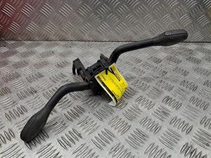 Gebruikte Licht + Raw Schakelaar Volkswagen Transporter/Caravelle T4 2.5 TDI Prijs € 30,00 Margeregeling aangeboden door de Nollen autorecycling