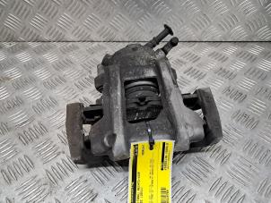 Gebruikte Remklauw (Tang) rechts-voor BMW 1 serie (F20) 116i 1.6 16V Prijs € 50,00 Margeregeling aangeboden door de Nollen autorecycling