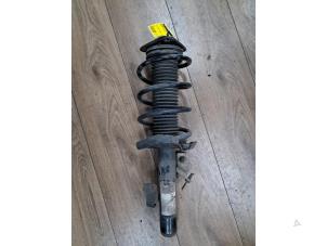 Gebruikte Mac Phersonpoot links-voor Ford Focus 2 Wagon 1.6 16V Prijs € 40,00 Margeregeling aangeboden door de Nollen autorecycling