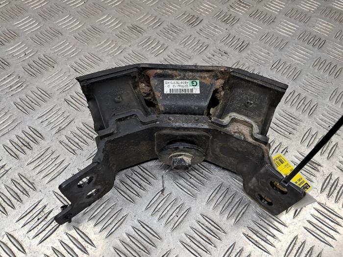 Gebruikte Versnellingsbak Steun Ford Ranger 3.2 TDCI 20V Prijs € 40,00 Margeregeling aangeboden door autodemontage denollen