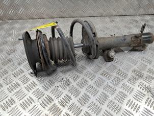 Gebruikte Schokdemperpoot rechts-voor BMW Mini One/Cooper (R50) 1.6 16V One Prijs € 50,00 Margeregeling aangeboden door de Nollen autorecycling