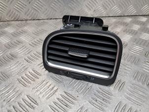 Gebruikte Luchtrooster Dashboard Volkswagen Golf VI (5K1) 1.4 16V Prijs € 14,95 Margeregeling aangeboden door de Nollen autorecycling