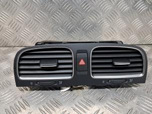 Gebruikte Luchtrooster Dashboard Volkswagen Golf VI (5K1) 1.4 16V Prijs € 29,95 Margeregeling aangeboden door de Nollen autorecycling