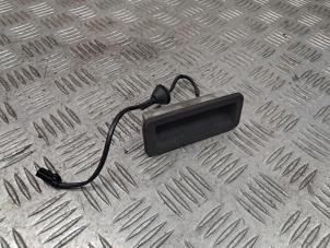 Gebruikte Schakelaar achterklep Ford Focus C-Max 1.8 16V Prijs € 30,00 Margeregeling aangeboden door de Nollen autorecycling